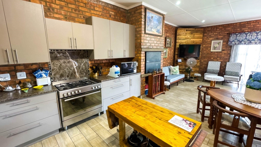 4 Bedroom Property for Sale in Fraaiuitsig Western Cape